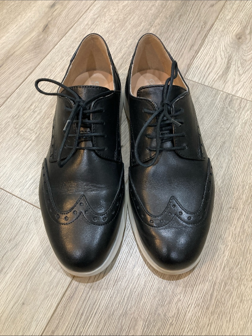 Geox Womens black leather wingtip Oxford shoes - EUC